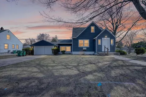 1108 Helen St, Garden City, MI 48135
