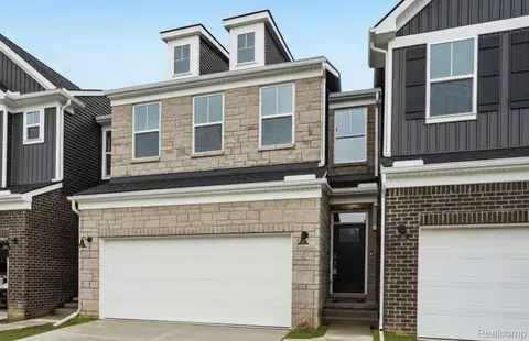1462 Superior Dr, Milford, MI 48381