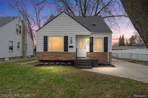 769 Coolidge Ave, Clawson, MI 48017