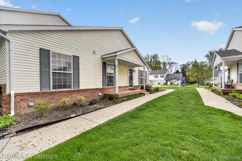 728 Griswold St, Howell, MI 48843