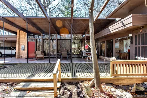 30875 Franklin Rd, Franklin, MI 48025