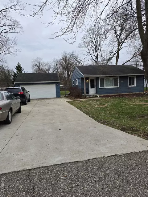 6465 Monrovia Dr, Waterford, MI 48329