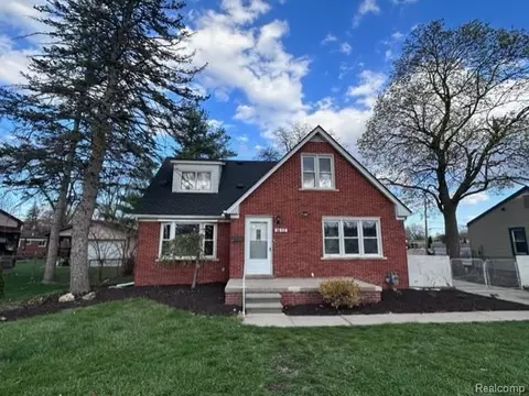 1612 Deering St, Garden City, MI 48135