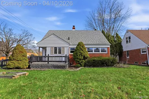 20201 Lancaster St, Harper Woods, MI 48225