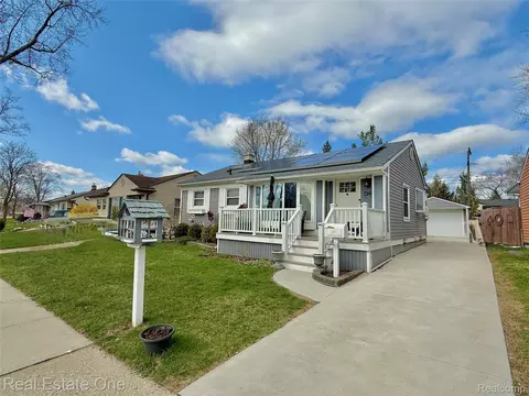 1345 N Bywood Ave, Clawson, MI 48017