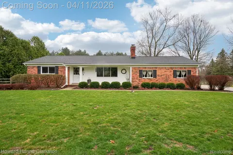 10995 Big Lake Rd, Springfield, MI 48350