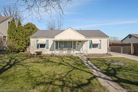 26414 Waldorf St, Roseville, MI 48066