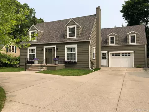 950 W Lincoln St, Birmingham, MI 48009