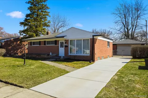 35942 Sherborne Dr, Clinton Township, MI 48035