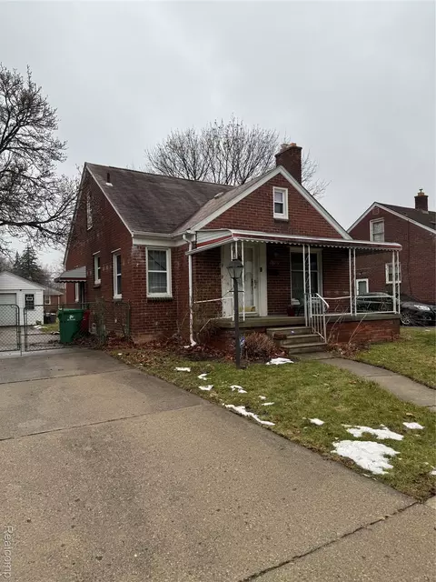 15050 Camden Ave, Eastpointe, MI 48021