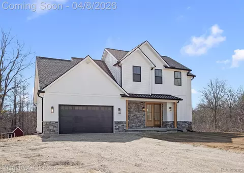 3800 E Coon Lake Rd, Genoa, MI 48843