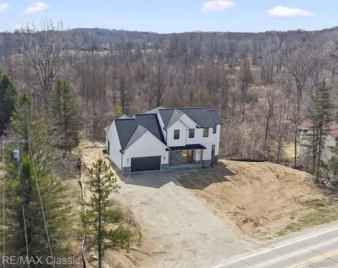 3800 E Coon Lake Rd, Genoa, MI 48843