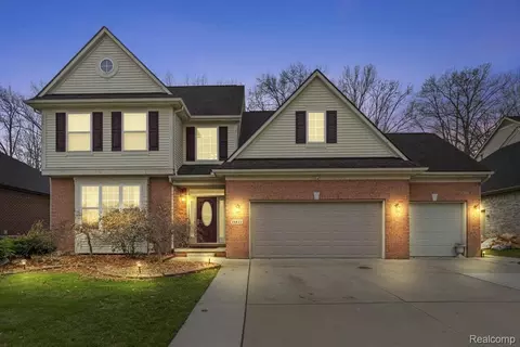 25833 Cove Creek Dr, Taylor, MI 48180