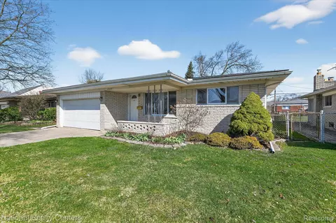 13177 Grand Haven Dr, Sterling Heights, MI 48312