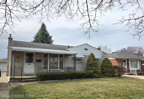 7946 Mckinley St, Taylor, MI 48180