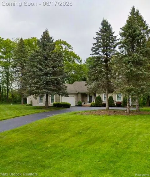 5466 Taylor Ln, Springfield, MI 48346