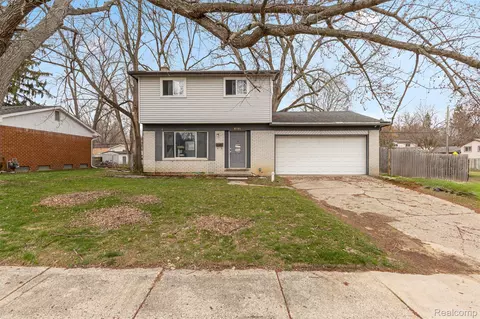8781 Nottingham Dr, Superior, MI 48198