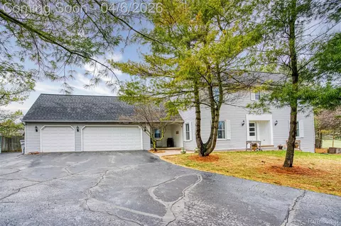 12921 Ann Lynn Dr, Green Oak, MI 48178