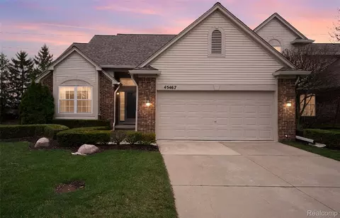 45467 Coachfort Dr, Macomb, MI 48044