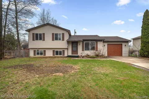 2714 Hallman Ave, Waterford, MI 48328