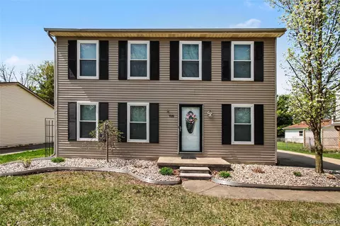 920 Meadowlark Ln, Howell, MI 48843