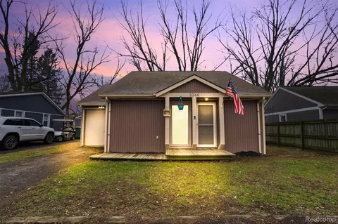 3346 Royal Blvd, Commerce, MI 48382