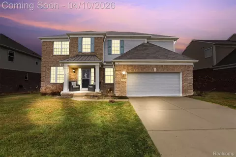 49378 Camarosa Ln, Macomb, MI 48044