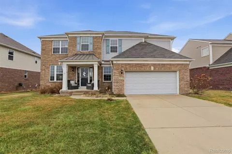 49378 Camarosa Ln, Macomb, MI 48044