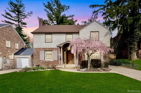 244 Kerby Rd, Grosse Pointe Farms, MI 48236