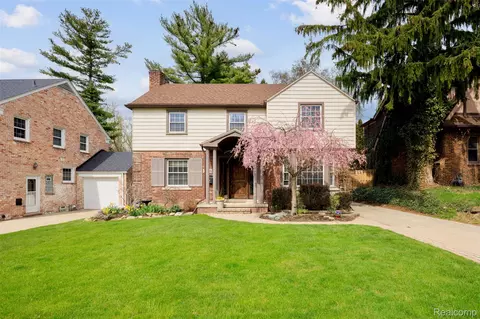 244 Kerby Rd, Grosse Pointe Farms, MI 48236