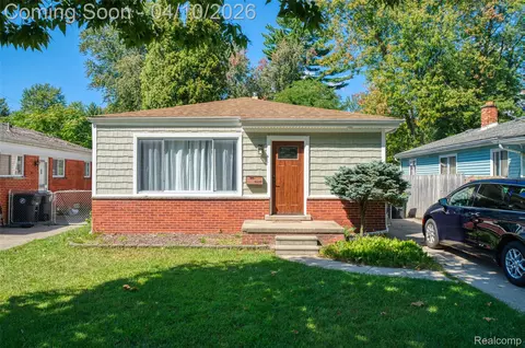 18429 Gillman St, Livonia, MI 48152