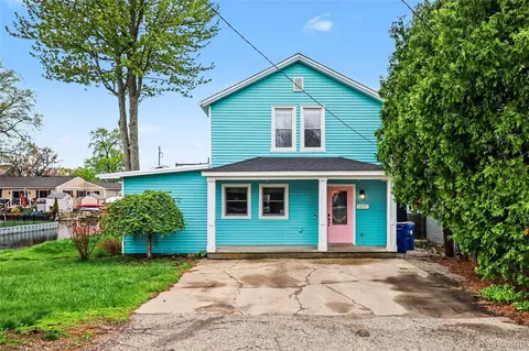 1430 Rossdale Dr, Waterford, MI 48328