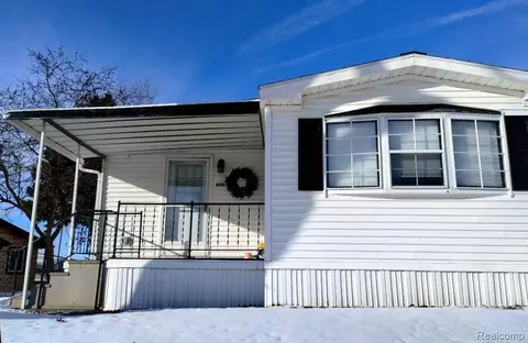 604 Juniper Ct, Jonesville, MI 49250