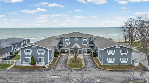 4500 Lakeshore Rd #20, Fort Gratiot, MI 48059