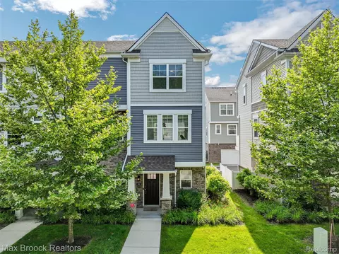 395 Glendale Ln, Ferndale, MI 48220