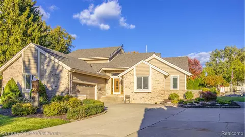 1008 Hidden Lane Ln, Rochester Hills, MI 48309