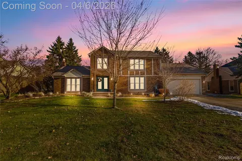 21744 Glenwild Dr, Northville, MI 48167
