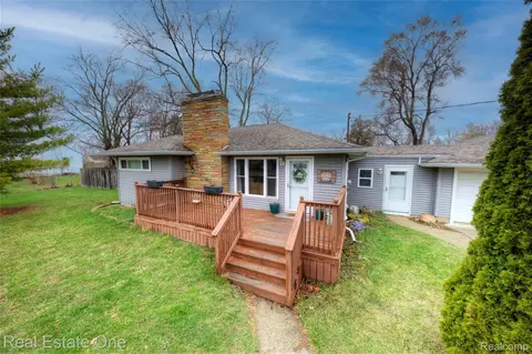 2293 Nichols Ave, Grand Blanc, MI 48507