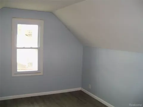 Bedroom - 413 E Hemphill Rd, Flint, MI 48507 photo 3 of 3