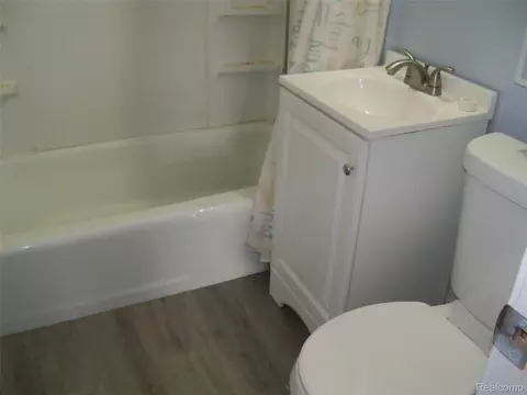 Bath - 413 E Hemphill Rd, Flint, MI 48507 photo 1 of 1