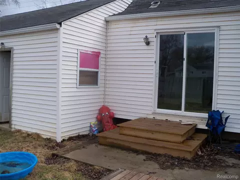 Exterior - 413 E Hemphill Rd, Flint, MI 48507 photo 1 of 3