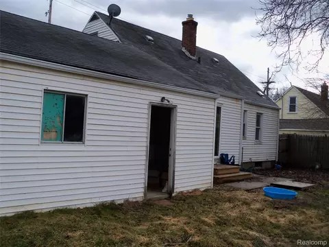Exterior - 413 E Hemphill Rd, Flint, MI 48507 photo 2 of 3