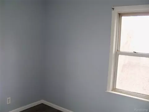 Bedroom - 413 E Hemphill Rd, Flint, MI 48507 photo 1 of 3