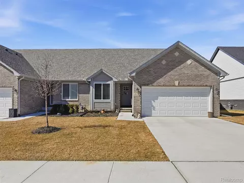 48325 Applegrove Ln, Chesterfield, MI 48051