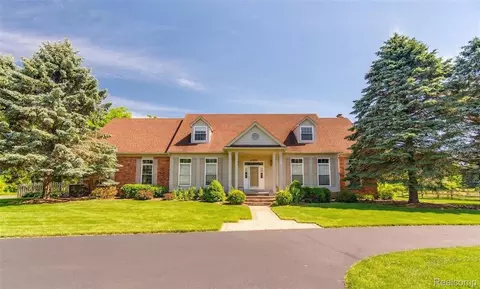 4090 Perryville Rd, Groveland, MI 48462