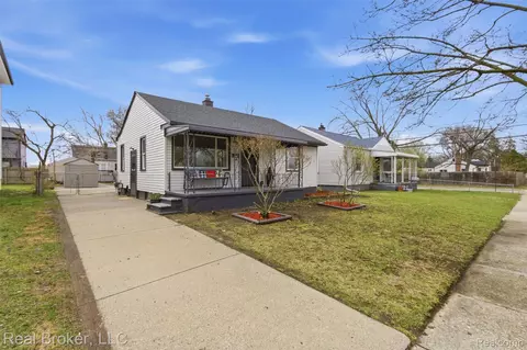 1714 E Hayes Ave, Hazel Park, MI 48030