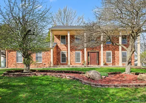 5040 Patrick Rd, West Bloomfield, MI 48322