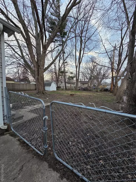 Exterior - 5852 Beech Daly Rd, Taylor, MI 48180 photo 1 of 1