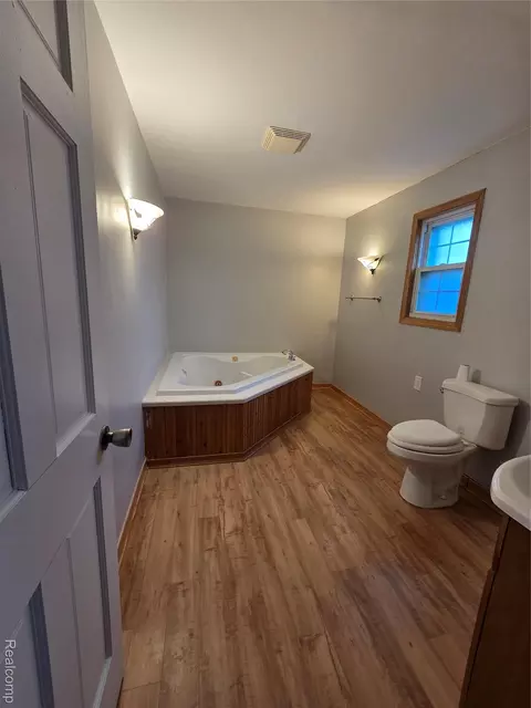 Bath - 5852 Beech Daly Rd, Taylor, MI 48180 photo 1 of 2