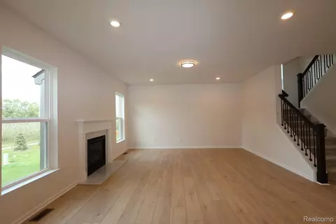Living - 51178 Ottawa Dr, Canton, MI 48187 photo 2 of 5
